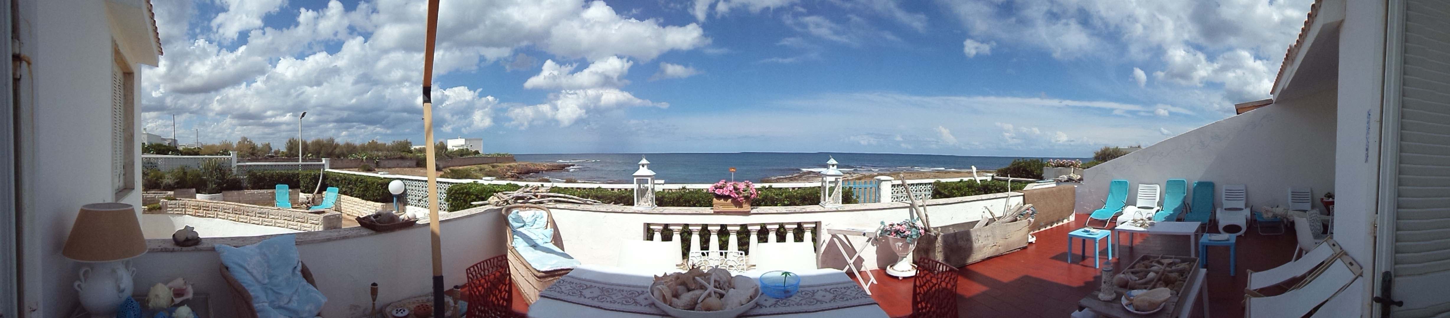 Veranda di Villa Lairo sul mare